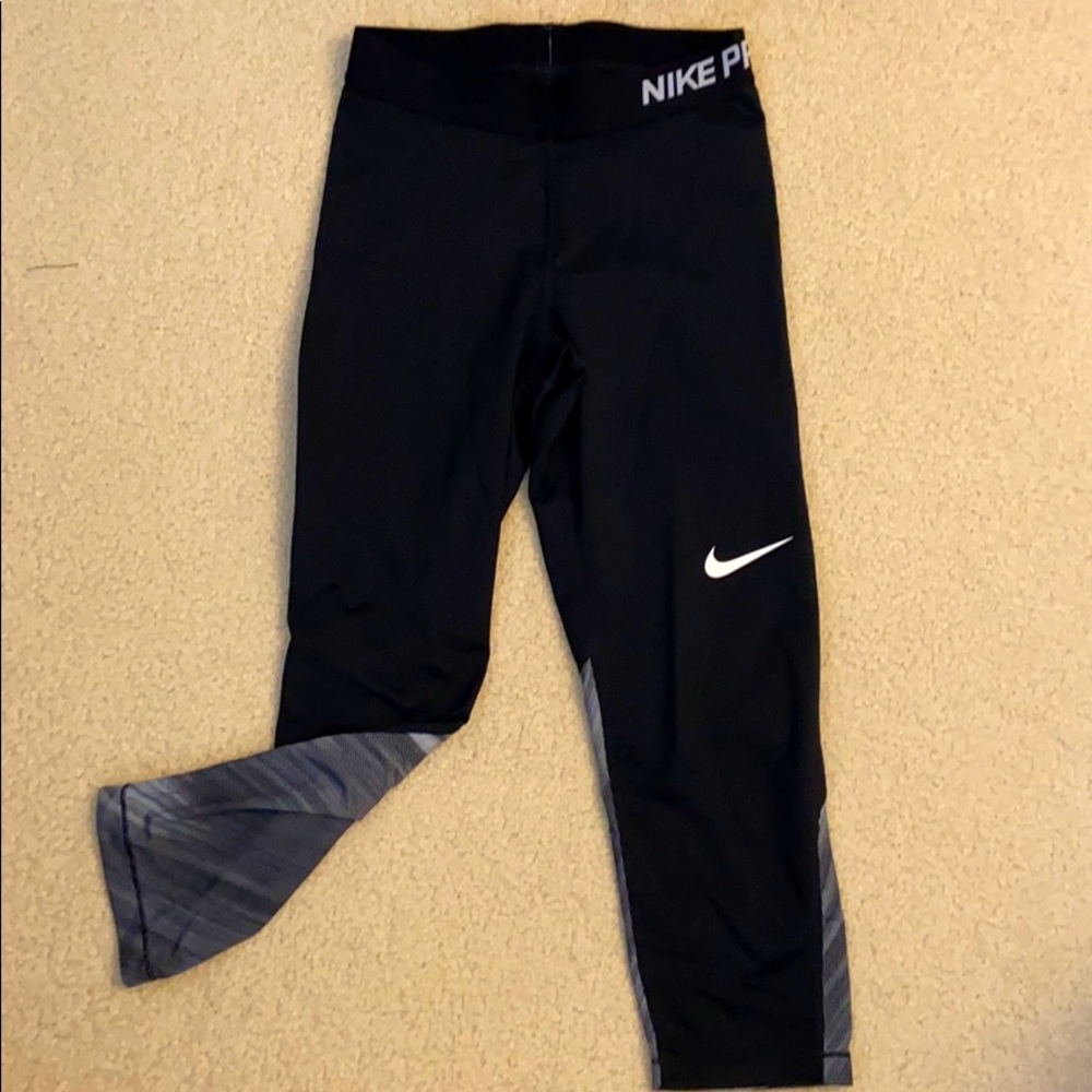 Nike Black calf length activewear leggings